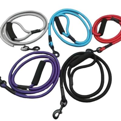 China The Quick Release Lip Lead Dog Leash is designed and made for the active dog to use during training, walking, jogging, hiking, on the beach, or wherever for sale