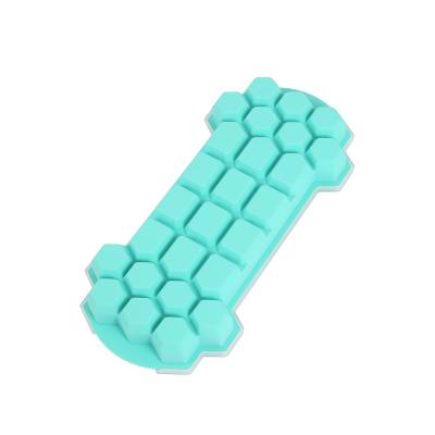 China Durable Kitchen Accessories Ice Cube Tray With Lid Silicone Ice Cube Molds 15 Or 26 Ice Tray Stackable Durable for sale