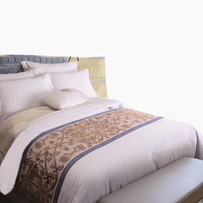 China Hotel Nondisposable White Guest Bedroom Cheap 100% Cotton Stripe Bedding Set for sale