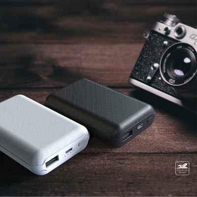 China Hot Selling 10000mAh Custom Logo Gift Power Bank Slim Wallet PowerBank Mini Portable 18W 20W Ultra Thin Charger Battery Custom Fast Charging China Supplier for sale