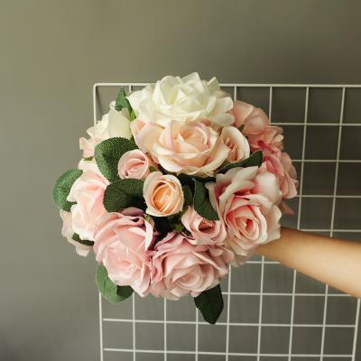 China Custom Artificial Wedding Bouquets Silk Rose Bundle Artifical Silk Flowers Bulk Bouquet of Flowers Faux Roses for sale