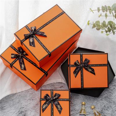 China Recycled Materials Customized Luxury Christmas Kraft Paper Box Packaging Corrugated Gift Paper Boxes With Ribbon for sale