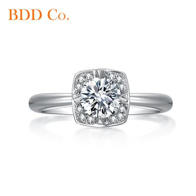 China Moissanite 18K Solid Gold CLASSIC Moissanite 18K Solid Gold Wedding Ring Claw Setting Jewelry Women's Classic Lab Diamond Ring Factory Outlet for sale