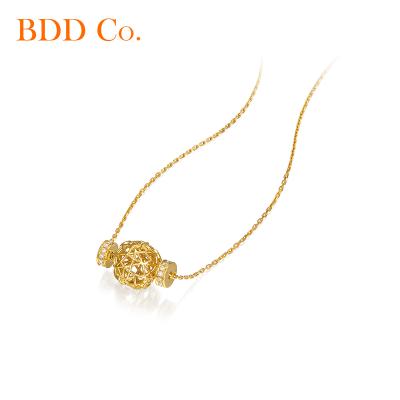 China Cute Luxurious Real Moissanite 18k Gold Candy Pendant Necklace With Lab Diamond For Women Jewelry Gift Hollow-Cut Design for sale