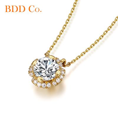 China CLASSIC Luxurious Moissanite Flower Real 18k Gold Pendant Necklace With Lab Diamond For Women Jewelry Gift Custom Design for sale