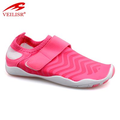 China 2020 Anti Slip Buckle Design Pink Women Outdoor Swim Beach Water Climbing Shoes for sale