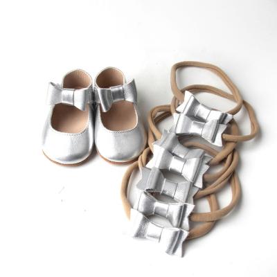 China Flat 3-6, 6-12 Month, And 12-18 Month Silver Baby Shoes First Birthday Baby Bows And Shoes for sale