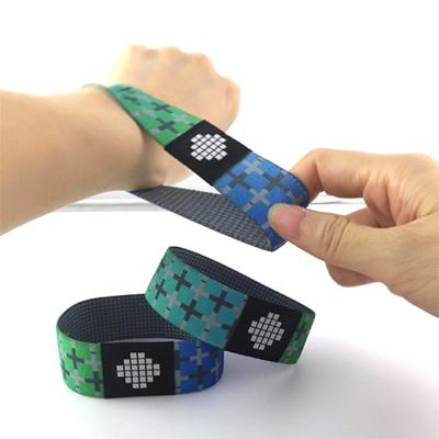 China Reusable fabric nfc213 NFC wrist band strap waterproof/waterproof elastic nfc wristbands/stretch woven RFID wristband for sale