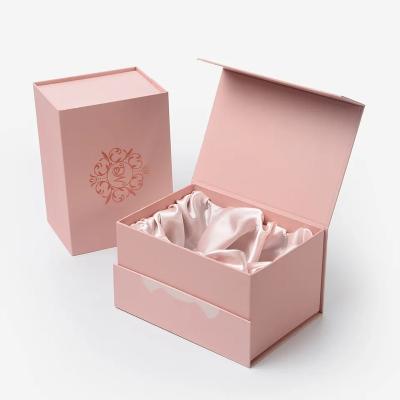 China Exquisite Magnetic Suction Case Gift Packing Box Boutique Packing And Shipping Box for sale