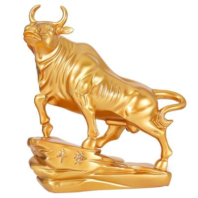 China 2022 China New Design Modern Home Furniture Decor Accessories Bulldog Resin Craft Sculpture Golden Head Resin Crafts Small Cow for sale