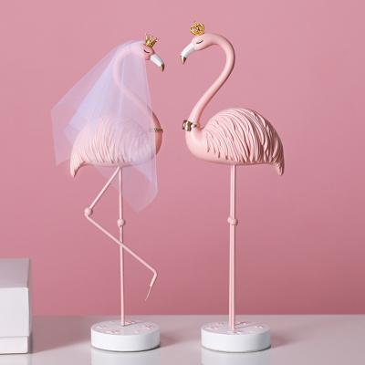 China European Style Couples Flamingo Decoration Resin Opens Wedding Core Decoration King Flamingo High End Gifts for sale