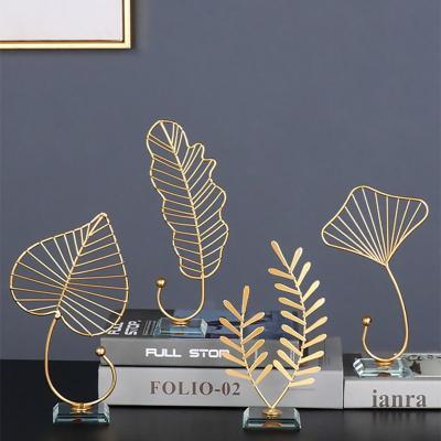 China Modern Gold Leaf Metal Wrought Iron Gold Ornaments Table Top Sculpture Art Nordic Luxury Home Decoration Crafts Accessories for sale