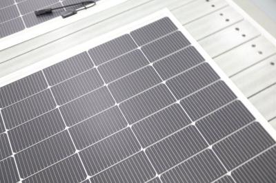 China Topcon Solarzellpanel Max. Leistungstemperaturkoeffizient -0,26% 3,3 kg pro Quadratmeter Leistungstoleranzbereich 0-5W zu verkaufen