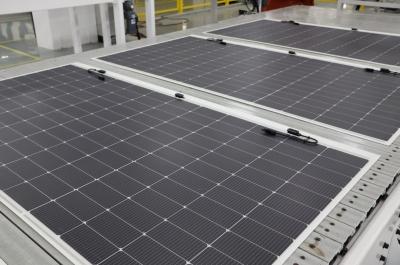 China Max. Systemspannung DC 1000/1500V IEC X-Solar Flexible und Soft 580W Solarzell-Panel mit optimaler Betriebsströmung 13.13A zu verkaufen