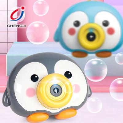 China Best Selling Summer Penguin Plastic Kids Electric Toys Bubble Outdoor Fan Camera Machine Game Bubble Camera Toy for sale