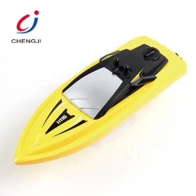 China Mini 1:47 Electric Plastic RC Model 2.4g 2ch Fast Racing Remote Control RC Boat For Sale for sale