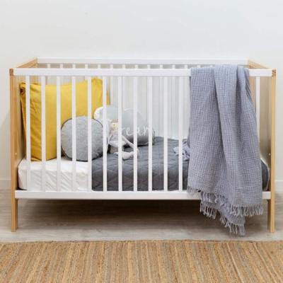 China Eco-friendly Materials Solid Wood Wood Style And Baby Furniture Product Solid Pine Wood Baby Crib for sale