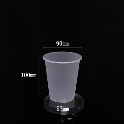 China 90 Kaliber 360ml OpenluchtdieDull Polish Plastic Cups Transparent met Deksels wordt berijpt Te koop