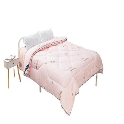 China Winter Warmth 450GSM Sustainable Washable Winter Comforter For Home for sale