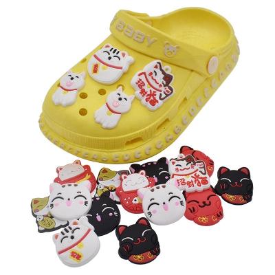 China Good Luck Available Washable Maneki Neko Lucky Kitten Cat Charm For Scandal Shoe Fitting Bracelet Decoration for sale