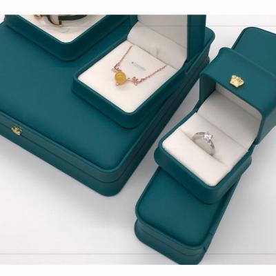 China Luxury Necklace Ring Green Jewelry Packaging Box Custom Made PU Leather Jewelry Box Logo Earring Bracelet for sale