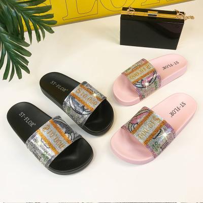 China CUSHIONING Wholesale Summer Slippers Women's Outdoor Rhinestone Beach Slippers Flat Bottom for sale