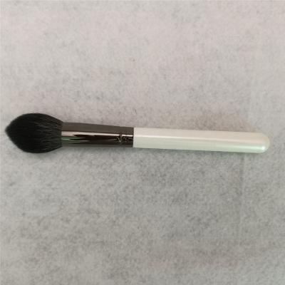 China Highlighing Brush High Quality Single Tapered Pro Highlighter Blush Makeup Brush Goat Hair for sale