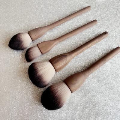 China Luxury Single Brush Makeup Brush Luxury Powder Highlighting Peach Contour Brush Natural Wood Handle for sale