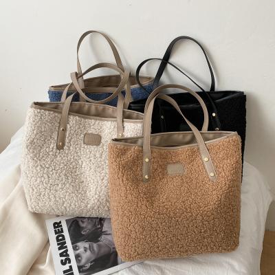 China Fashion Trends Ladies Designer Handbags New Lamb Woolen Shoulder Bags Handbag Plush Large Capacity Simple Tote Bag Below for sale