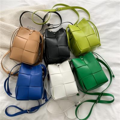 China 2022 Fashion Mini Bucket Bag Drawstring Fashion Woven Handmade Cute Small Bucket Purse For Women for sale