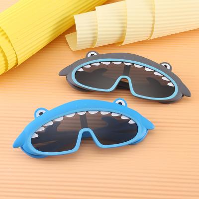 China 2022 New Fashion Design Children's Silicone Cartoon Shark Shape Cute Polarized Baby Kids Sunglasses Shape UV Protection Sunglasses for sale