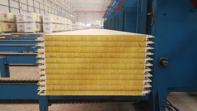 China Painel isolado de Puf da parede do Glasswool para o telhado do armazém e da oficina à venda