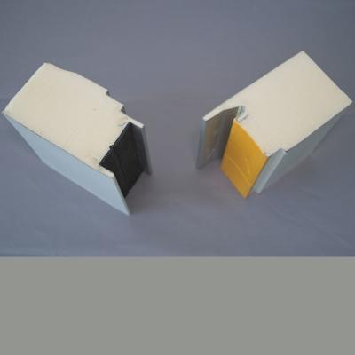 China Lightweight Fireproof Polyurethane Sandwich Panel 1000mm Width Noise Reduction en venta