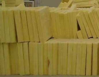 中国 Retardant Fiberglass Insulation Glasswool Board 50mm Fireproof For Construction 販売のため