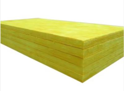 中国 Insulation Fireproof Heat Thermal Material Aluminum Foil Faced Glasswool Board For Ceilings OEM Noise Absorption 販売のため