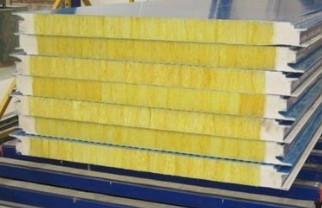 China Anpassbares feuerfestes Sandwich-Panel aus Glaswolle aus Schaumstoff für Baustoffe zu verkaufen