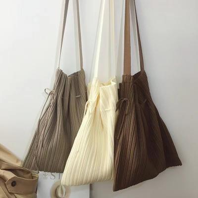 China Lovely environmental protection art folds shopping bag shoulder bag retro foldable knitted shoulder bag for sale