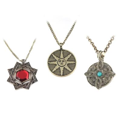 China Hippie Gold CLASSIC Retro Dark Souls Stylish Necklace 3 Sun Knight Solal Dark Souls Necklace for sale