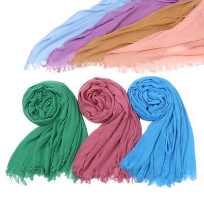 China Daily life classic UAE style instant ready to wear polyester fashion hijab autumn and winter solid color soft cotton air scarf for sale