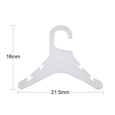 China New heavy duty cheap white plastic clothes hanger classic/postmodern horizontal plane pp thin plastic hanger for adult pet baby clothes for sale