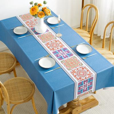 China Custom Printed Rectangular Circular Tablecloth Waterproof Polyester Stamping Coffee Disposable Waterproof Oilproof Table Cloth for sale