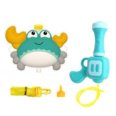 China Outdoor cute toy water bag cartoon crab shape water gun plastic water gun summer water gun shooting backpack firearms for sale