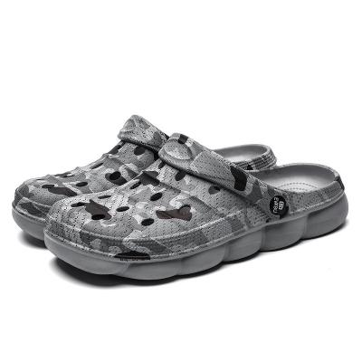 China 2021 Light Fashion New Men's Women's Camouflage Letter Printing Garden EVA Couple Lovers Clog Footwear Heeled Flat Shoe Clogs And Mules for sale