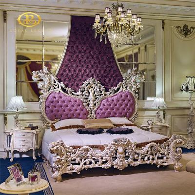 China Gold Carved Antique Carved Beds Royal Luxury French King Size Antique Bed Luxurious Solid Wood Antique Bed Set for sale