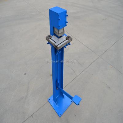 China Pneumatic Slotting Machine / Corner Slitter /Angle Slitter For Air Duct Sheet Metal 80*80 zu verkaufen