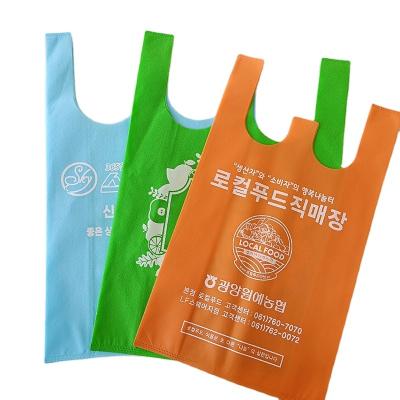 China Large Hot Sale Dust White Eco Handled Waterproof Brand Printing Heat Sealed U Cup W Cut Non Woven T Shirt Carrier Bag for sale