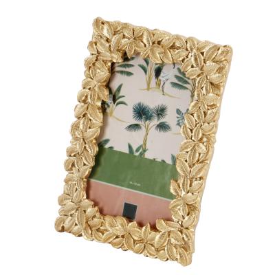 China Europe Resin Photo Frame Wedding Decoration Souvenir Resin Picture Photo Frame Flower Gold Picture Frame for sale