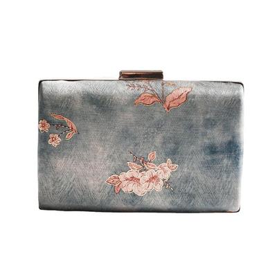 China Women\fashion\luxury vintage retro women handbag purses pearl embroidery fashion clutch handmade evening clutches ladies for sale