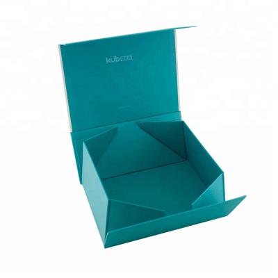 China Handmade Easy Shipping Folding Hardcover Book Glossy Laminated Magnetic T-shirt Packaging Gift Box for sale