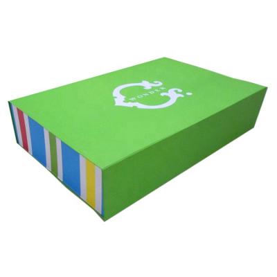 China Handmade Custom Cardboard Green Magnetic Folding Box , Folding Magnetic Packaging Box for sale